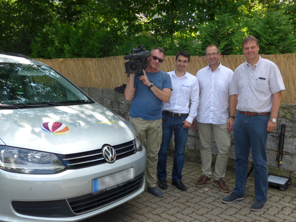 Die Partner beim Beitragsdreh mit Sat.1