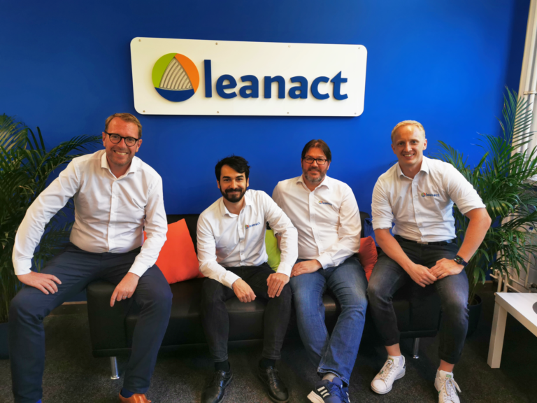 Staatssekretär Stefan Muhle und das leanact Team