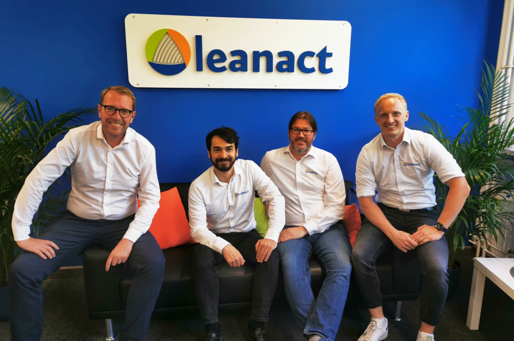 Staatssekretär Stefan Muhle und das leanact Team